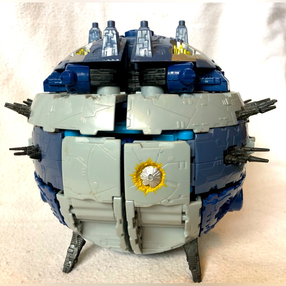 Transformers Supreme Class Cybertron Primus Unicron Action Figure. Incomplete.